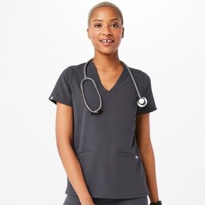 FIGS Casma Three-Pocket Scrub Top - Charcoal